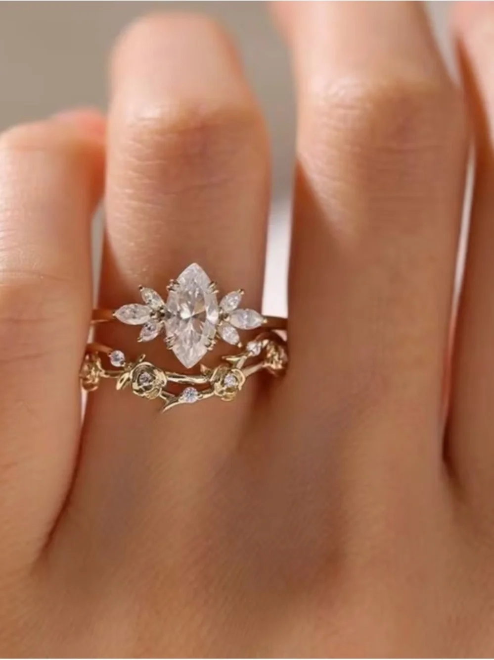 Elegant Gold Floral Marquise Cur Ring Set.